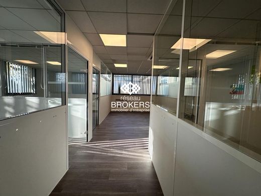 Bureau à Le Mesnil-Amelot, Seine-et-Marne