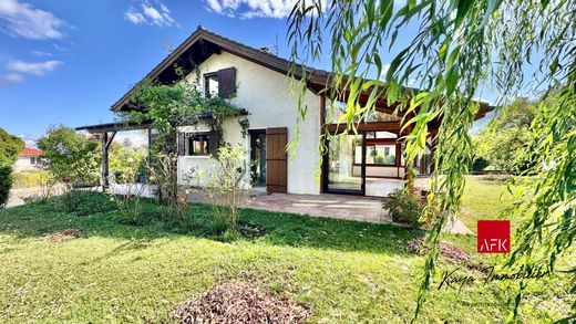 Luxus-Haus in Neydens, Haute-Savoie