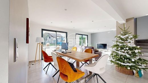 Luxe woning in Hésingue, Haut-Rhin