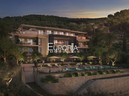 Apartment / Etagenwohnung in Èze, Alpes-Maritimes