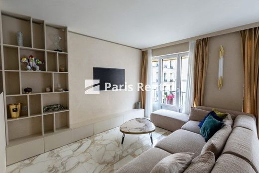 Apartment / Etagenwohnung in Tour Eiffel, Invalides – Ecole Militaire, Saint-Thomas d’Aquin, Paris