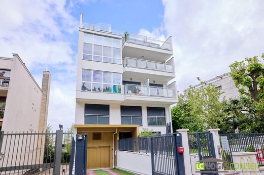 Apartment / Etagenwohnung in Sceaux, Hauts-de-Seine