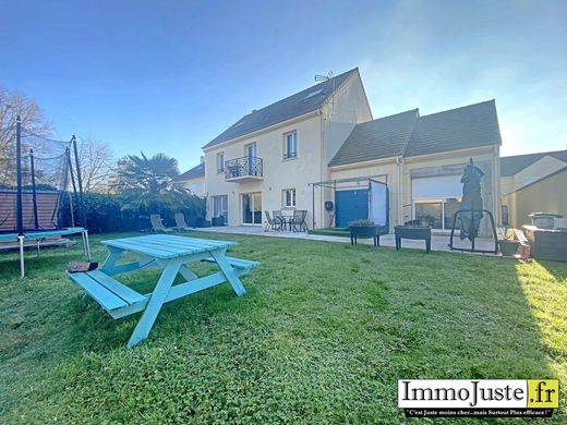 Luxus-Haus in Les Essarts-le-Roi, Yvelines
