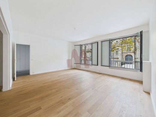 Apartment / Etagenwohnung in Tour Eiffel, Invalides – Ecole Militaire, Saint-Thomas d’Aquin, Paris