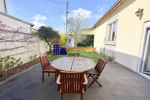 Luxus-Haus in Houilles, Yvelines