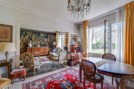 Apartment in Neuilly-sur-Seine, Hauts-de-Seine