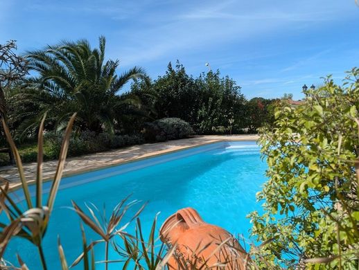 Luxury home in Aramon, Gard