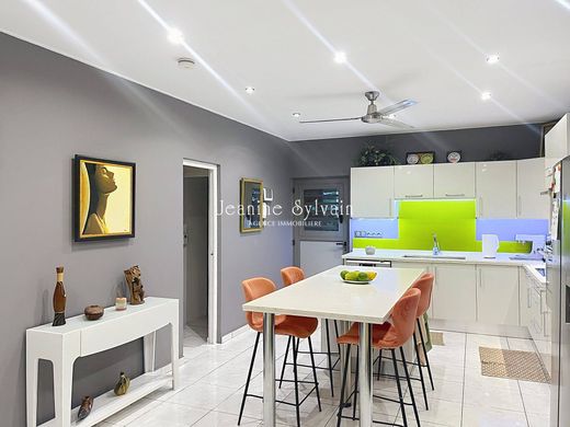 Daire Punaauia, Îles du Vent