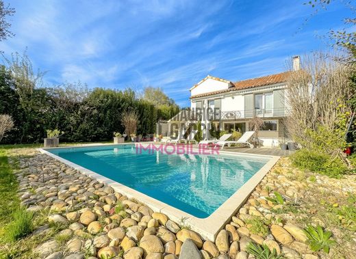 Luxus-Haus in L'Isle-sur-la-Sorgue, Vaucluse