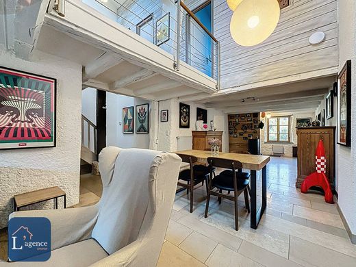 Sergy, Ainの高級住宅