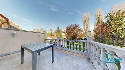 Luxury home in Les Clayes-sous-Bois, Yvelines