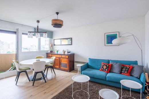 Apartment / Etagenwohnung in Vanves, Hauts-de-Seine