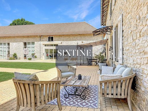 Luxus-Haus in Creys-Mépieu, Isère