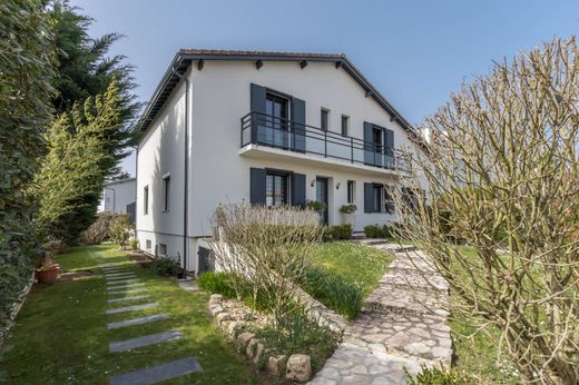 Luxury home in Le Bouscat, Gironde