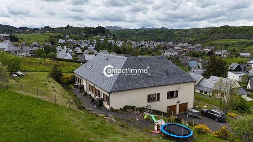 Luxe woning in Besse-et-Saint-Anastaise, Puy-de-Dôme