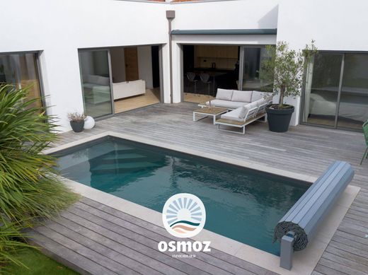 Luxus-Haus in Puilboreau, Charente-Maritime