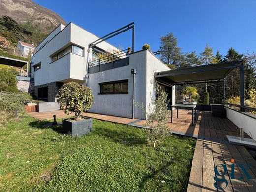 Apartment / Etagenwohnung in La Tronche, Isère