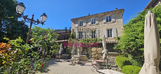 Luxury home in Fontaine-de-Vaucluse, Vaucluse