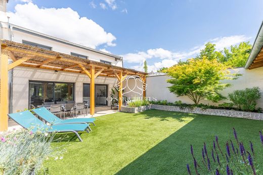 Luxury home in Sathonay-Village, Rhône
