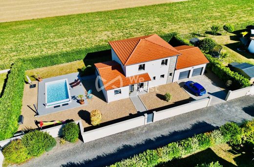 Casa di lusso a Clerlande, Puy-de-Dôme