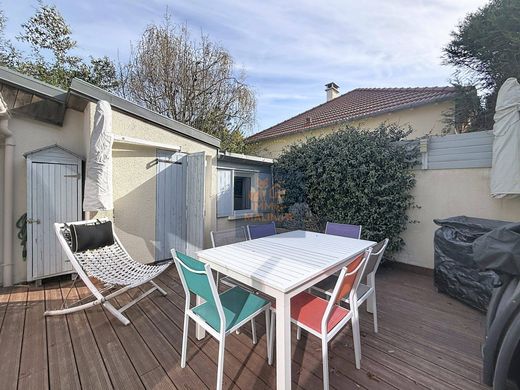 Luxus-Haus in Garches, Hauts-de-Seine