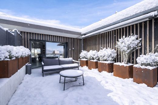 Apartment / Etagenwohnung in Péron, Ain