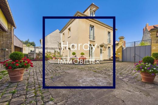 Luxury home in Cergy, Val d'Oise