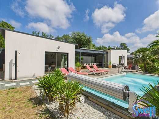 Luxury home in Moliets-et-Maa, Landes