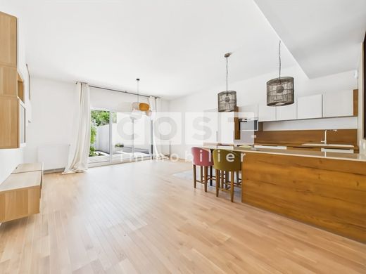 Apartament w Asnières-sur-Seine, Hauts-de-Seine
