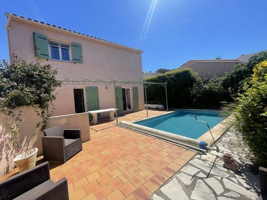 Luxus-Haus in Le Pradet, Var