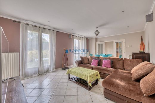 Luxe woning in Gournay-sur-Marne, Seine-Saint-Denis