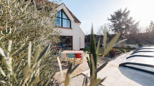 Casa di lusso a Saint-Hilaire-Saint-Mesmin, Loiret