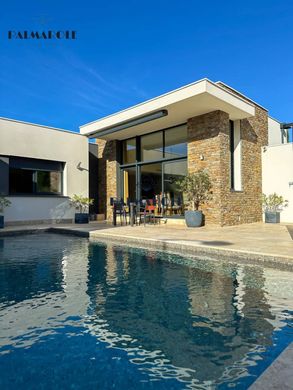 Luxury home in Perpignan, Pyrénées-Orientales