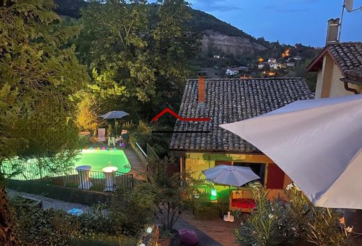 Luxury home in Couzon-au-Mont-d'Or, Rhône