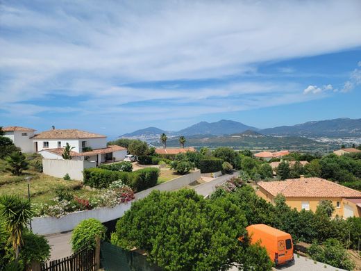 Bastelicaccia, South Corsicaの高級住宅