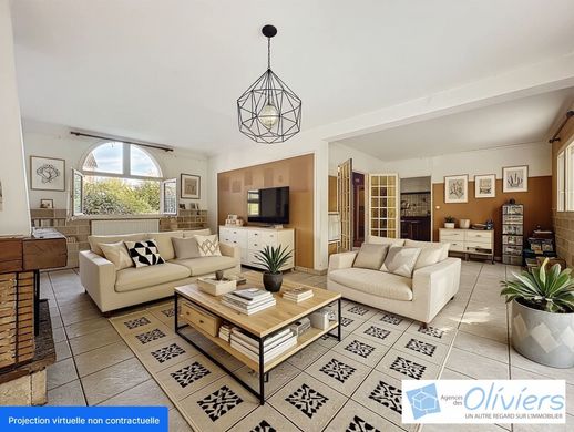 Luxus-Haus in Voisins-le-Bretonneux, Yvelines