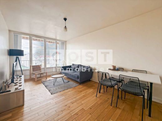 Apartment in Asnières-sur-Seine, Hauts-de-Seine
