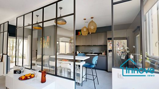 Luxe woning in Le Chesnay, Yvelines