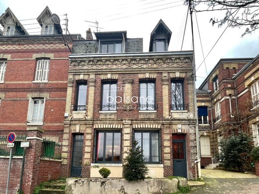 Casa di lusso a Mont-Saint-Aignan, Senna marittima