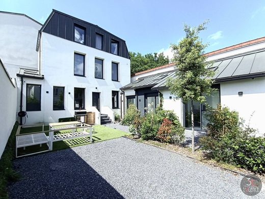 Luxury home in Bry-sur-Marne, Val-de-Marne