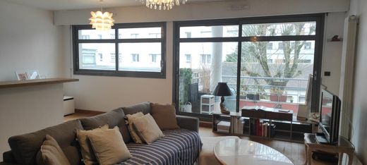 Apartment / Etagenwohnung in Bois-Colombes, Hauts-de-Seine