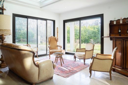 Luxus-Haus in Yvrac, Gironde