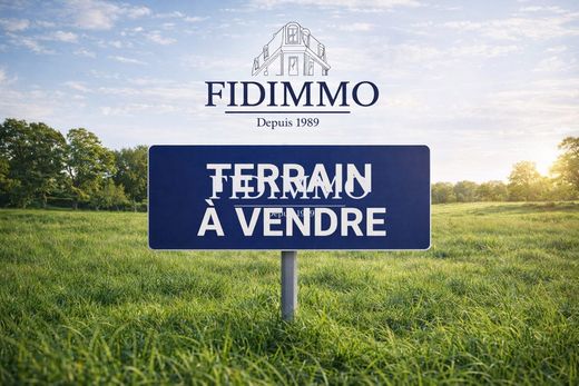 Land in Lésigny, Seine-et-Marne