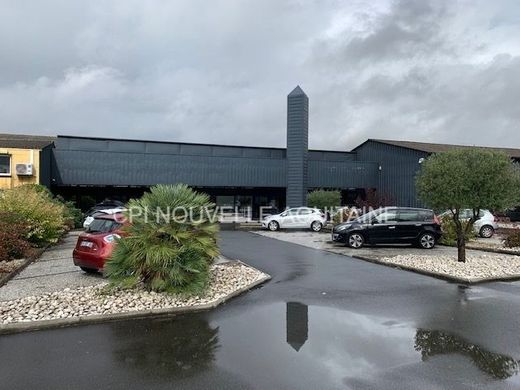 Oficina en Gond-Pontouvre, Charenta