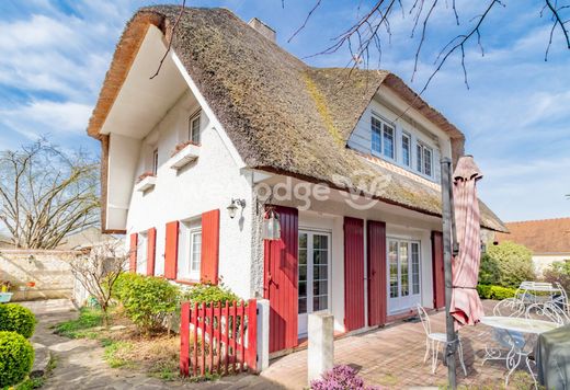 Luxe woning in Jouy-le-Moutier, Val d'Oise