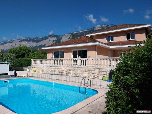 Casa di lusso a Saint-Nazaire-les-Eymes, Isère