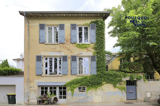 Casa di lusso a Caluire-et-Cuire, Rhône