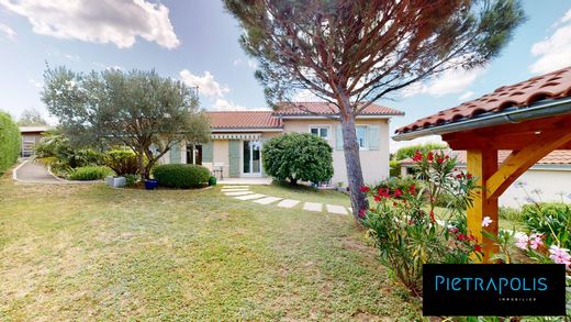 Luxury home in Chassagny, Rhône