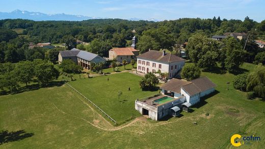 Tarbes, Hautes-Pyrénéesの高級住宅