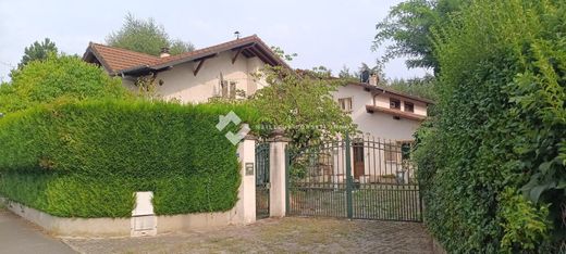 Luxury home in Saint-Genis-Pouilly, Ain